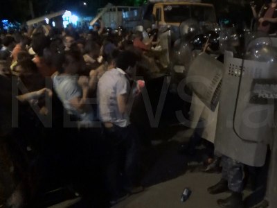 Ցուցարարների եւ ոստիկանների միջեւ բախումից հետո Երեւանի հիվանդանոցներում է գտնվում 13 անձ