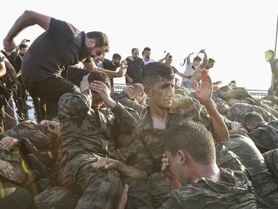 Merkel urged Ankara not to overreact after coup attempt