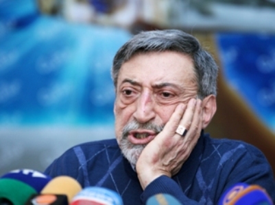 Ռեժիսոր. Հայաստանի ղեկավարները կարեւորագույն հարցերի վերաբերյալ ժողովրդի հետ խոսելու խոսքեր չեն գտնում