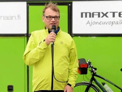 Prime Minister of Finland passes 300 km on bike to meet with voters