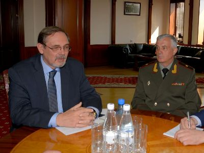Ռուսաստանի դեսպանը ՊՆ էր գնացել (ֆոտո)