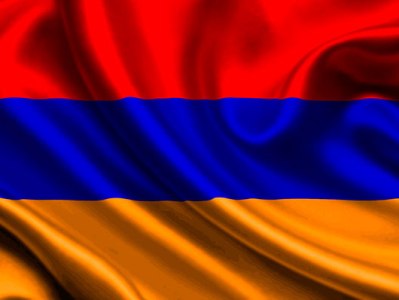 Հաստատվել են պետական դրոշի եւ զինանշանի չափանիշները. դրոշի վրա դեղին այլեւս չի լինի