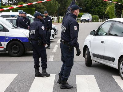 Paris policeman wounded during fight with criminal