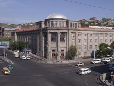«Իրավունք». Բժշկականի անվտանգության ծառայության պետը գումարի դիմաց ապահովել է որոշ ուսանողների դրական գնահատական ստանալը