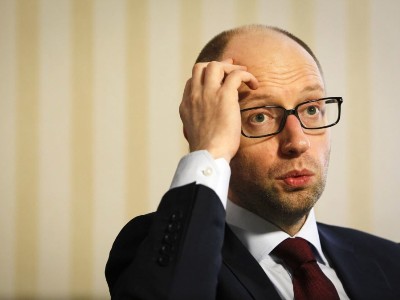 Yatsenyuk remains without hot water because of his debts