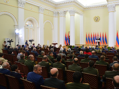 Պարգեւատրումներ նախագահականում. Շնորհվել են նաեւ պատվավոր եւ զինվորական կոչումներ (Ֆոտո)