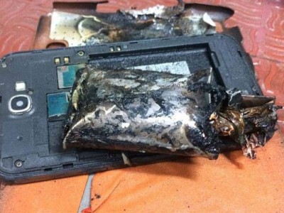 Galaxy Note 2 catches fire aboard Indian plane