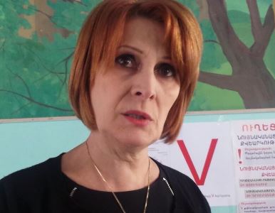 Վանաձորում ընտրողները նկարահանում են քվեարկած թերթիկները. Հեղինե Բիշարյան