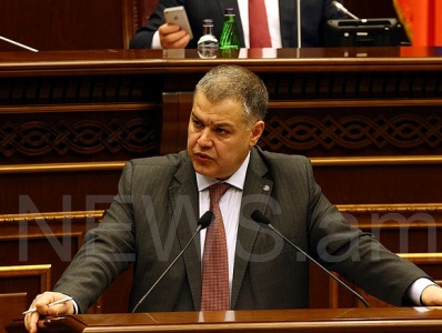 «ՀԺ»․ Ինչո՞ւ Կարեն Կարապետյանը չի ազատվում Դավիթ Հարությունյանից