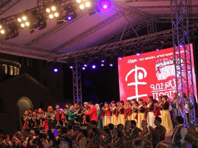 Stepanakert hosts Armenian ethnographic song and dance festival