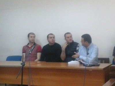 Տեսագրող սարքը ֆիքսել է`ավագանու անդամի եղբայրը սպանության գործով ամբաստանյալներին մեքենայով տեղափոխել է