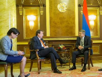 Премьер-министр Армении и посол США обсудили вопросы двустороннего сотрудничества