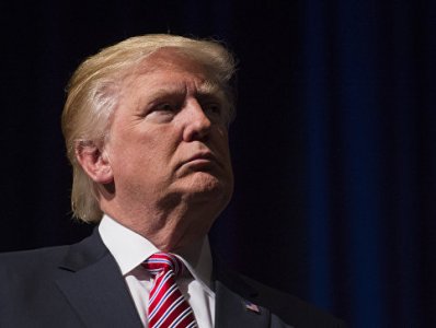 Трамп предлагает лишать гражданства за сожжение американского флага