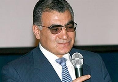 «Իրավունք». Ինքը պապայի ցանկությամբ չի դեպուտատ դառնում. Անդրանիկ Մանուկյանը՝ իր որդու մասին