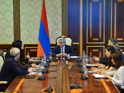 Սերժ Սարգսյանի մոտ քննարկել են պետական ծառայության հեռանկարները