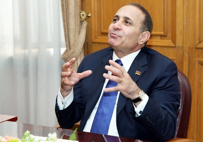 «Իրատես». Աչքը չի կշտանում. Հովիկ Աբրահամյանը մինչ հեռանալը հանքավայրեր է սեփականաշնորհել, այդ թվում ոսկու հանք