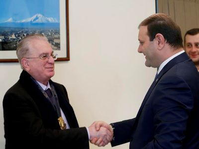 Տարոն Մարգարյանը Միխայիլ Պիոտրովսկուն պարգեւատրել է «Արգիշտի առաջին» հուշամեդալով