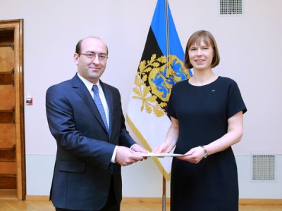 Armenian ambassador extends his credentials to Estonian president