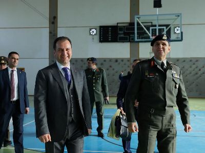 Վիգեն Սարգսյանը հանդիպել է Հունաստանում սովորող հայ կուրսանտների հետ