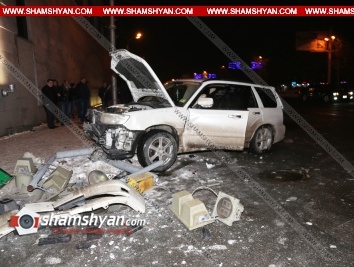 Երեւանում Subaru-ն բախվել Opel-ին, ապա տապալել խաչմերուկում երթեւեկությունը կարգավորող լուսակիրը (ֆոտո)
