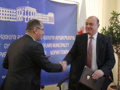 Минфин передаст мэрии Гюмри средства на ремонт дорог и энергосберегающие фонари