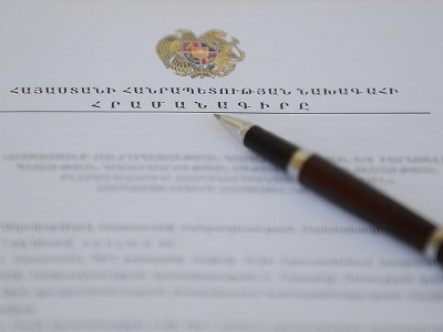 Լյովա Երանոսյանին, Գալուստ Սահակյանին եւ այլ պաշտոնյաների պարգեւատրել են