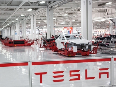 Tesla Motors-ը էլեկտրամոբիլներում ավտոպիլոտի համար ծրագրային ապահովման թարմացում է բեռնել