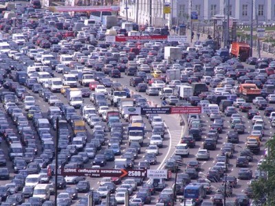 Новогодние праздники в Японии завершаются многокилометровыми пробками