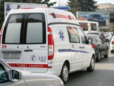 В Азербайджане столкнулись автомобиль Скорой помощи и грузовик