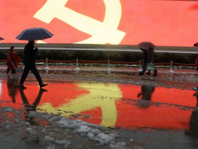 Китайского чиновника исключили из партии за взятки