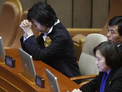 КС Южной Кореи рассматривает дело о правомерности импичмента президента