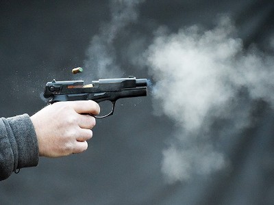 Выстрелы в сторону знакомой женщины и самоубийство: трагедия в российском городе