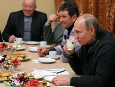 Путин обсудил с рыбаками рецепты ухи и выразил уверенность, что 2017 год будет лучше прошедшего