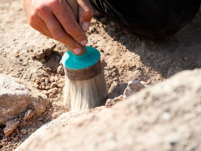 Археологи обнаружили шесть скелетов в гробнице возрастом 2400 лет