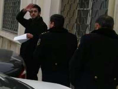 Азербайджанского оппозиционера задержали ни за что, потом арестовали за неподчинение полиции
