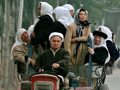 EurasiaNet: В Китае уйгуров заставляют сдавать паспорта полиции «на сохранение»