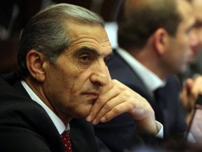 «Հրապարակ». Շշի Մելոն, Կարամելի Հարութը եւ մյուսները հասկացրել են, որ եթե Ծառուկյանը չվերադառնա, իրենք կգնան ՀՀԿ
