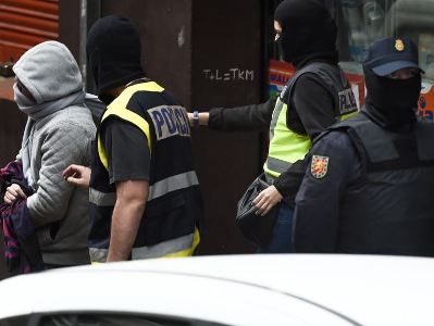 Spain police arrest 2 accused of connections to Islamist militants