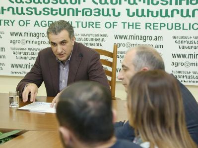 Գյուղնախարարը հորդորել է սեղմ ժամկետում մարել գյուղացիական տնտեսություններին ունեցած պարտքերը