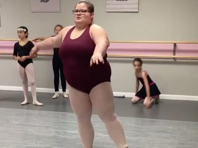 USA plus size ballet dancer hits record on Internet