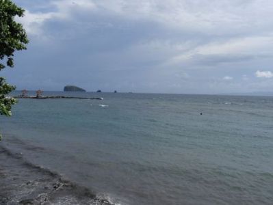 5.6 magnitude earthquake strikes off Indonesian beaches