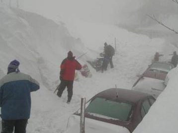 Семь человек погибли в Японии после сильных снегопадов