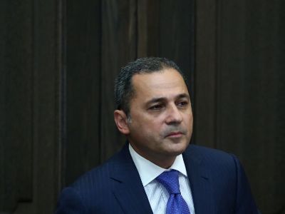 Սյունիքի մարզպետը ներկայացրել է Կապանի ԲԿ-ի տնօրենի ժամանակավոր պաշտոնակատարին