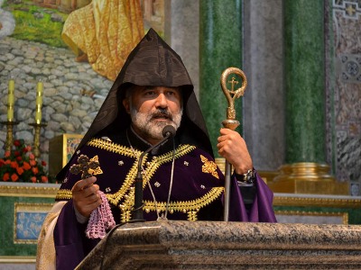 ՀԱԵ Ուկրաինայի թեմի առաջնորդ Մարկոս Հովհաննիսյանի գլխավորությամբ Լվովում ջրի մկրտության կարգ է կատարվել