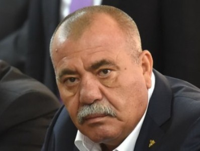 «Հրապարակ». Գեներալ Մանվելին ասպարեզից մաքրում են. իշխանությունը գործի է դրել կոմպրոմատները