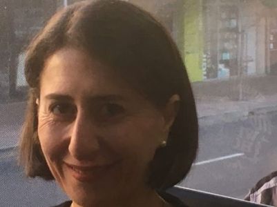 Новый премьер крупнейшего штата Австралии Глэдис Береджиклян ездит на работу на автобусе