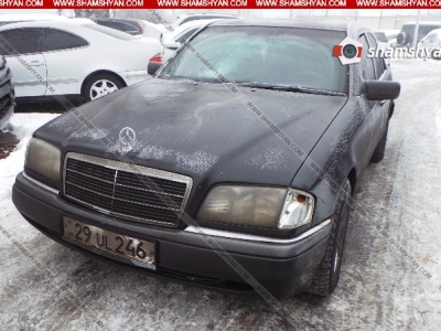 Ոստիկանության Արաբկիրի բաժնի օպերլիազորը Mercedes-ով վրաերթի է ենթարկել 3 ուսանողների