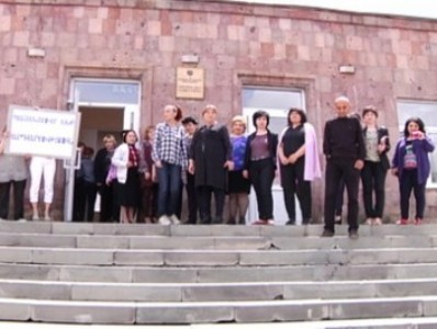 Թիվ 17 դպրոցի կոլեկտիվը խոչընդոտել է նոր տնօրենի մուտքը դպրոց