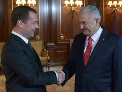 Ռուսաստանի եւ Թուրքիայի վարչապետները Ստամբուլում հանդիպել են ՍԾՏՀԿ-ի շրջանակում