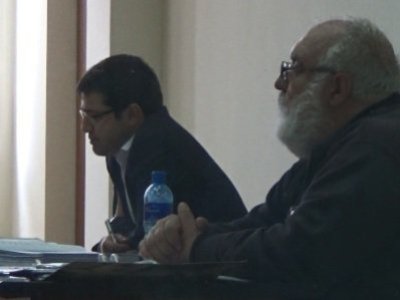 Նախկին կնոջը, աներոջն ու զոքանչին կացնահարելու մեջ մեղադրվողն անընդհատ ընդհատել է ցուցմունք տվող նախկին աներոջը